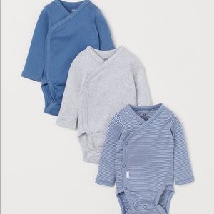 H&M Premie 3-pack Onesie - worn once each of even